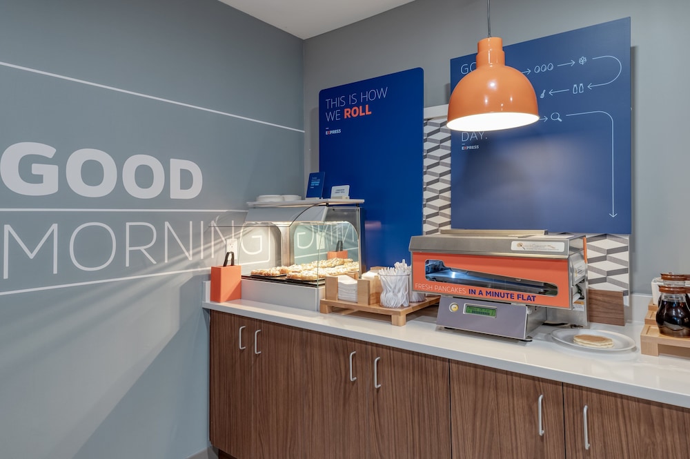 Holiday Inn Express Rensselaer by IHG - photo 33