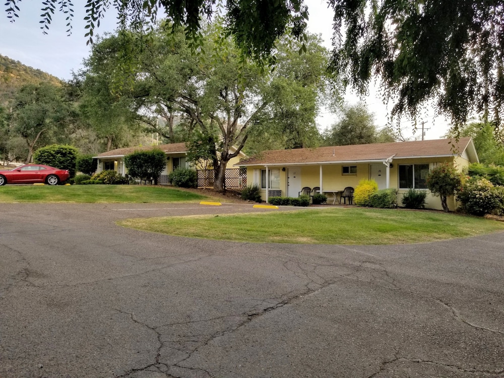 Lazy J Ranch Motel - photo 20
