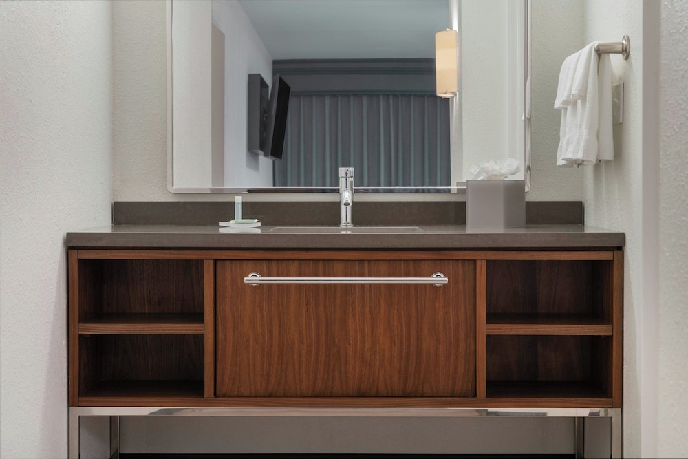 Courtyard by Marriott Providence Lincoln - photo 17