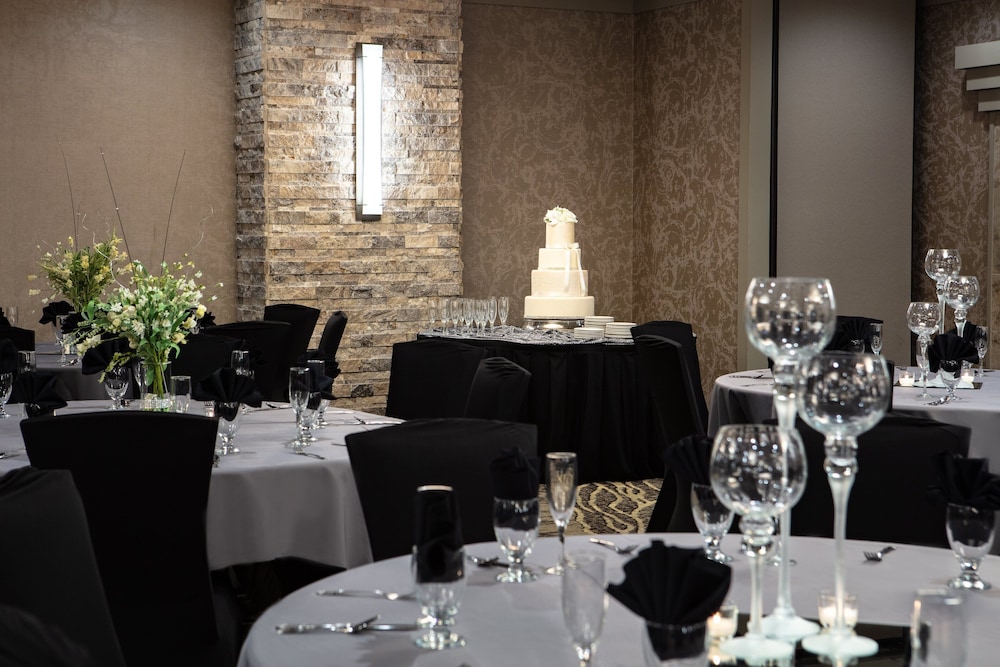 Holiday Inn Hotel & Suites Des Moines Northwest by IHG - photo 57
