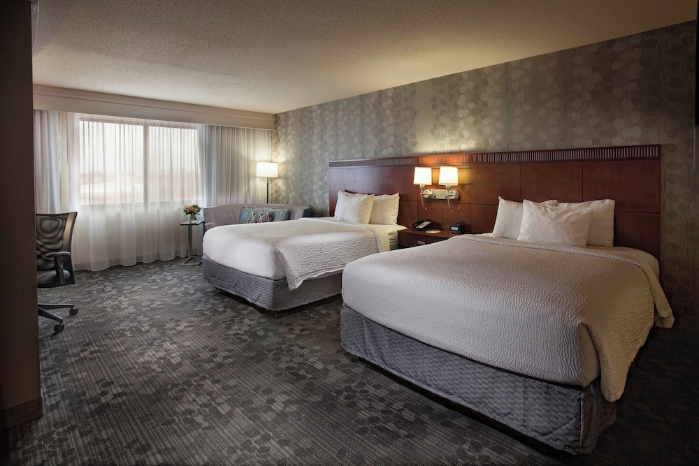 Courtyard by Marriott Fayetteville - photo 6