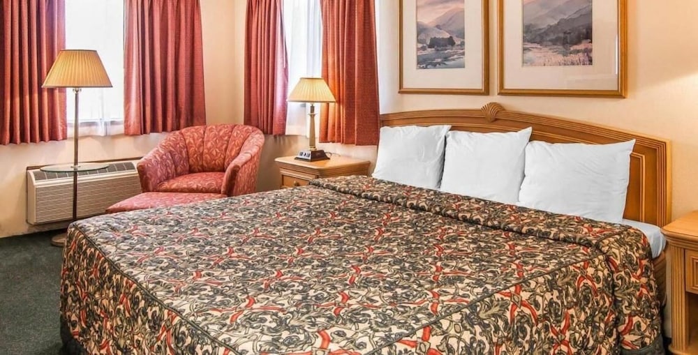 Ashland Valley Inn - photo 9