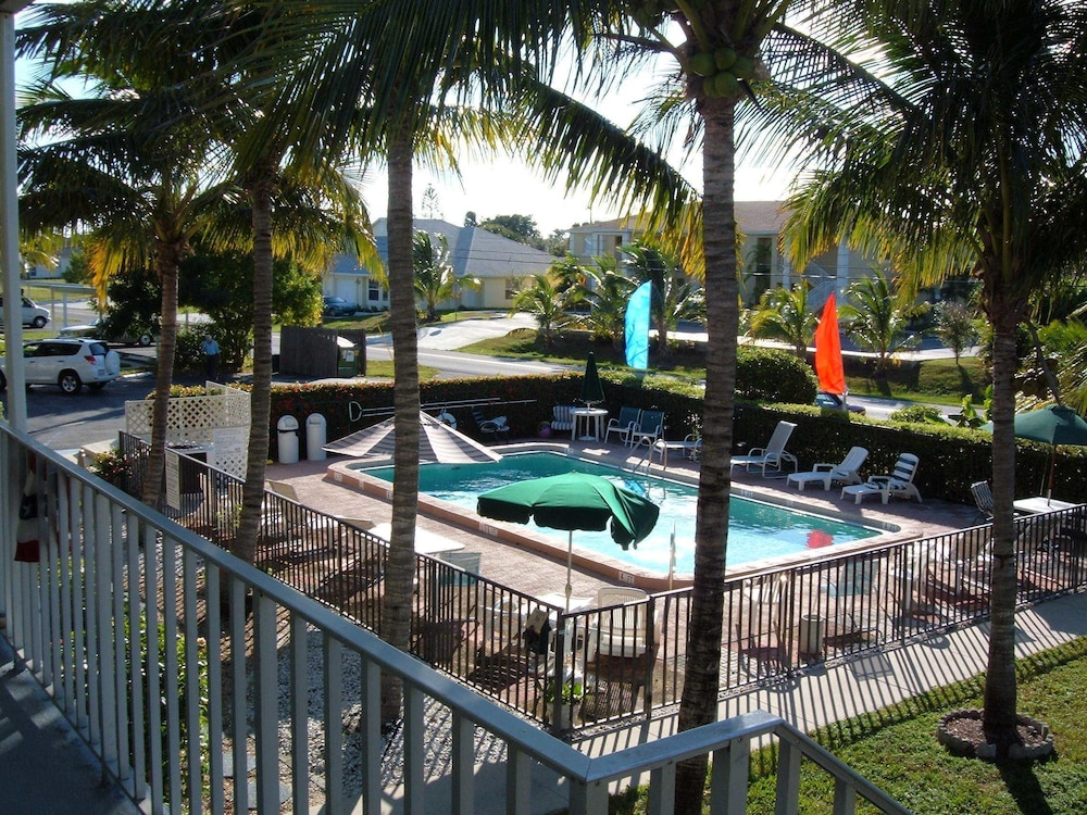 Hideaway Waterfront Resort & Hotel - photo 38
