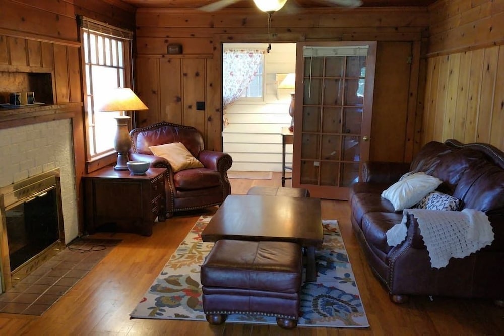 Historic Smarthouse Charming Comfy King — Klamath Falls