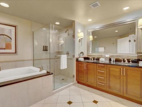 Ultimate Vegas Trip with Sphere View Pool and Gym