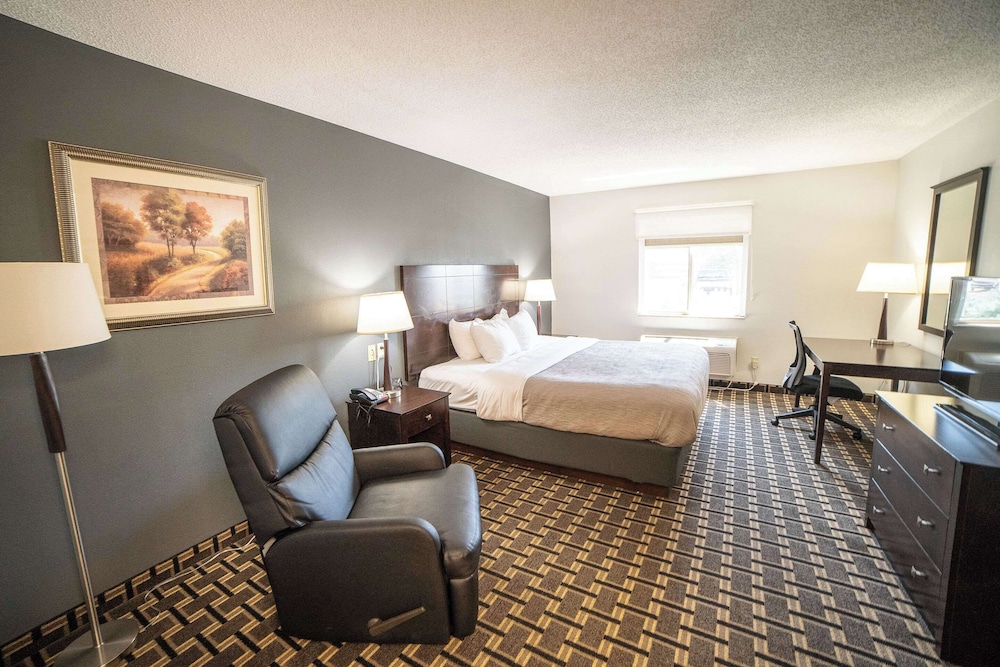 Quality Inn & Suites Watertown near Prairie Lakes Ice Arena - photo 13