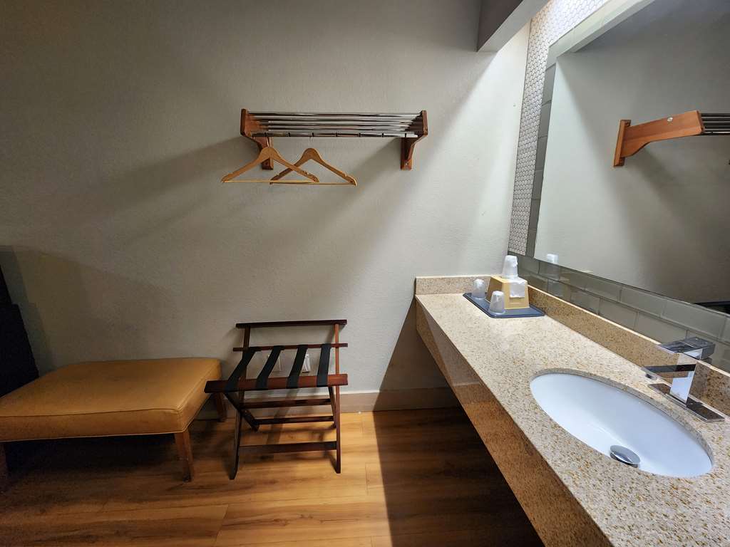Americas Best Value Inn & Suites Little Rock at Scott Hamilton Dr - photo 26