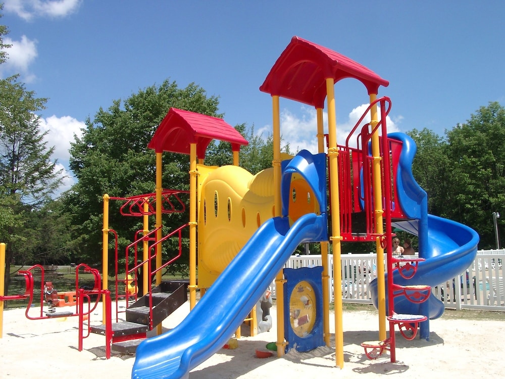 Hershey Camping Resort Park Model 6 - photo 12