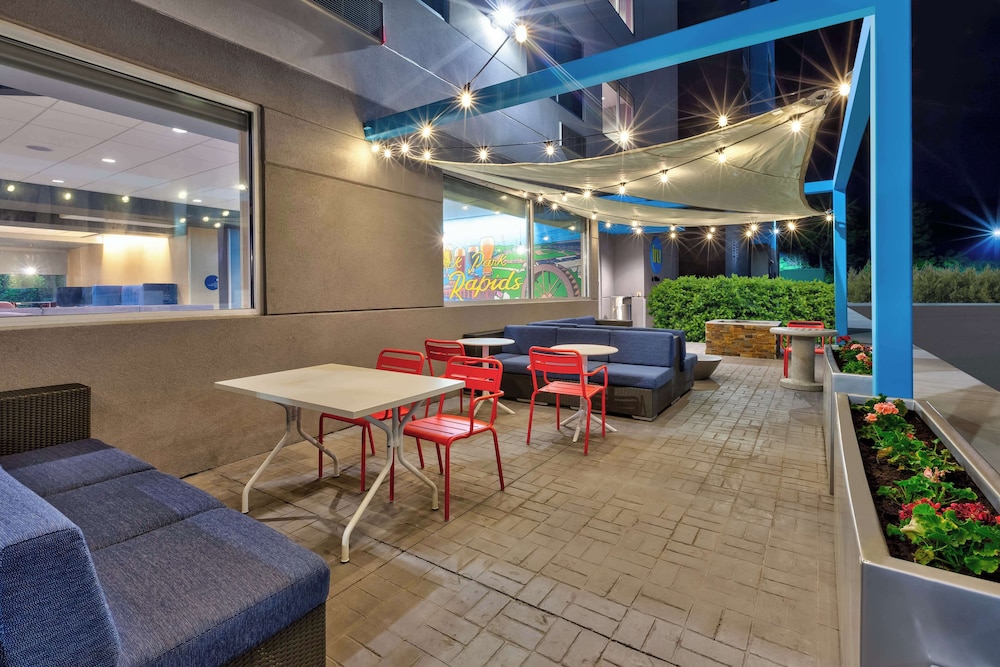 Tru By Hilton Comstock Park Grand Rapids - photo 31