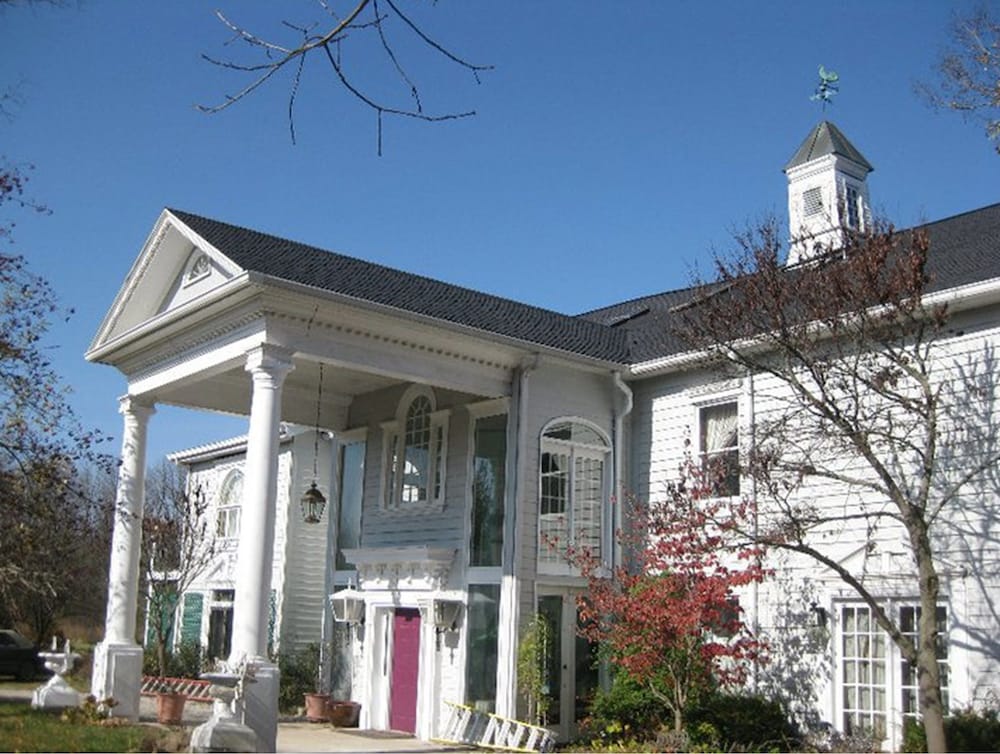 Inntiquity A Country Inn - featured photo