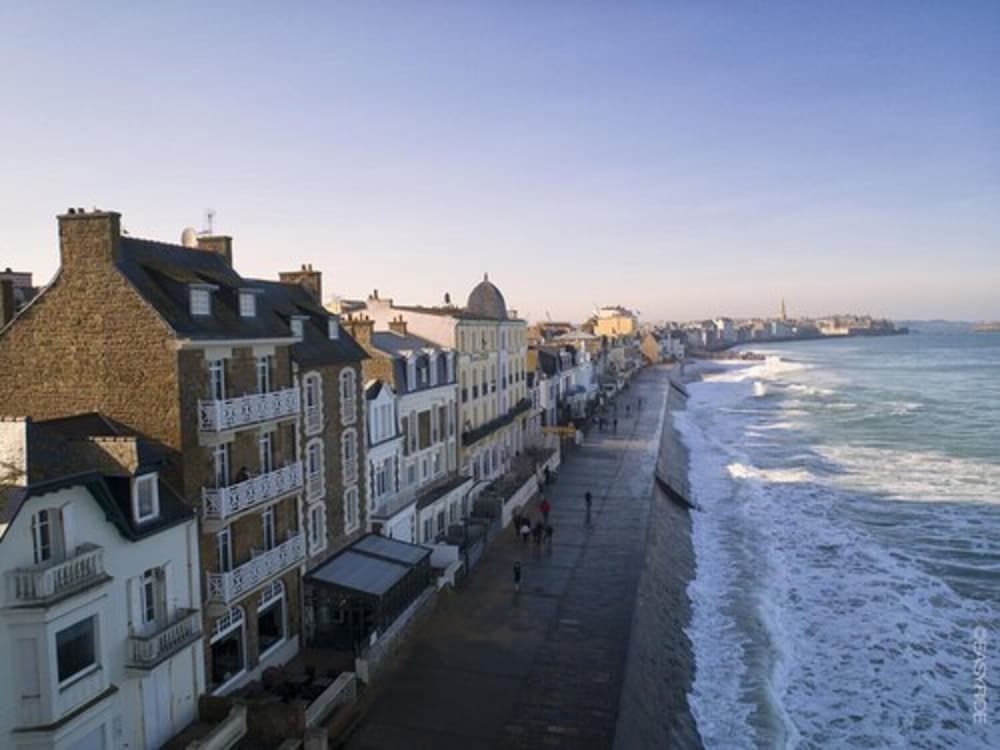 Hotel le Jersey in Saint-Malo, France