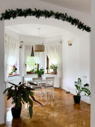 Central Family House With Self Check in — 4-Star Luxury Hotel in Arad, Romania
