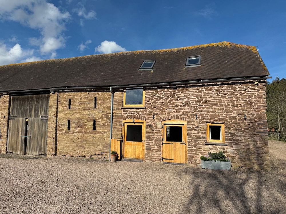 Barn Cottage — 4-Star Luxury Hotel in Leominster, United Kingdom