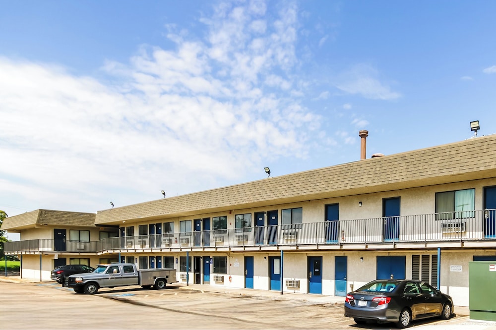Motel6 Topeka KS Northwest - photo 35