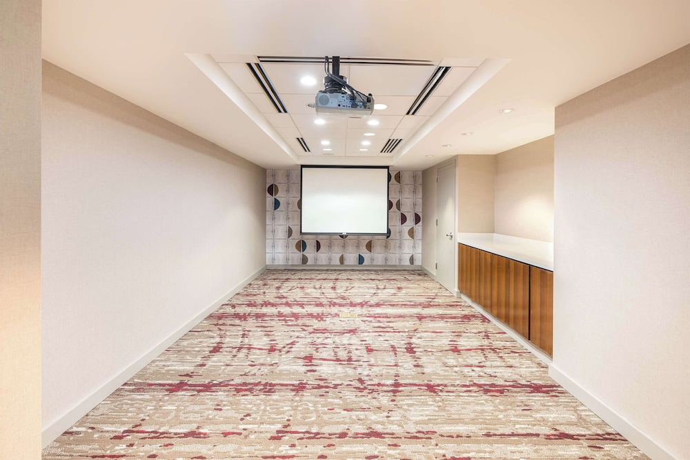 Hilton Garden Inn Bethesda Downtown - photo 44