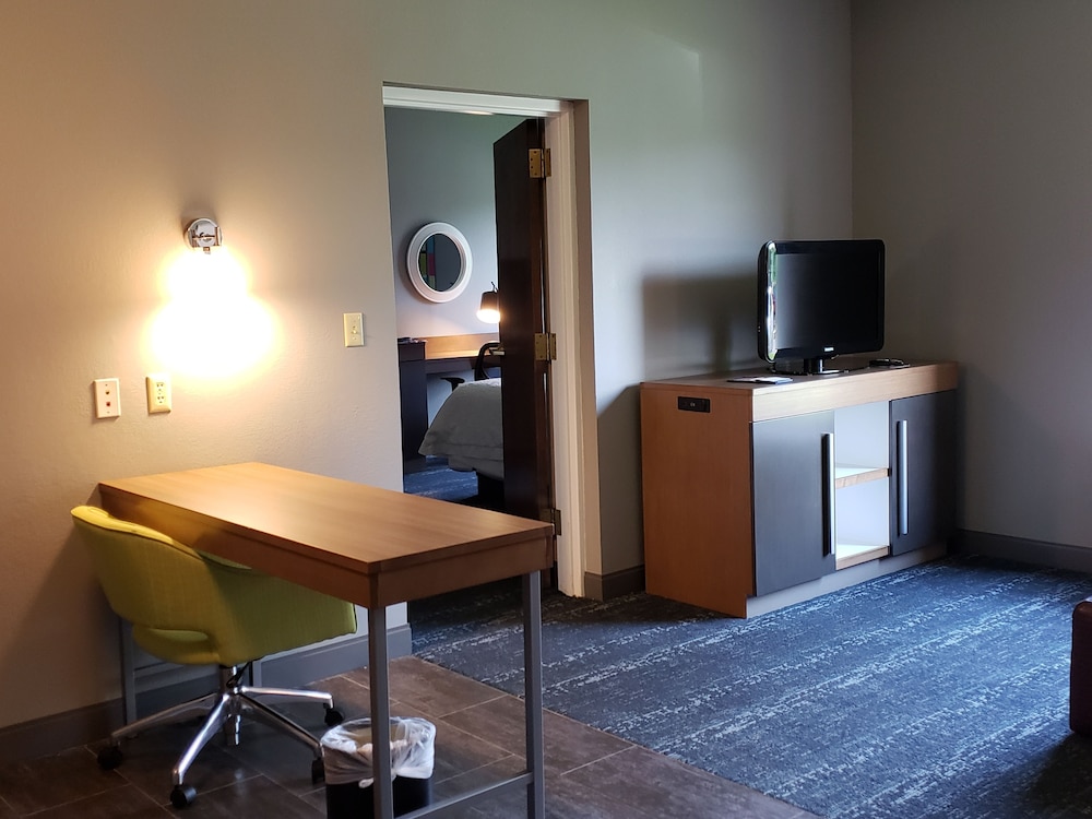 Hampton Inn & Suites Newtown - photo 22