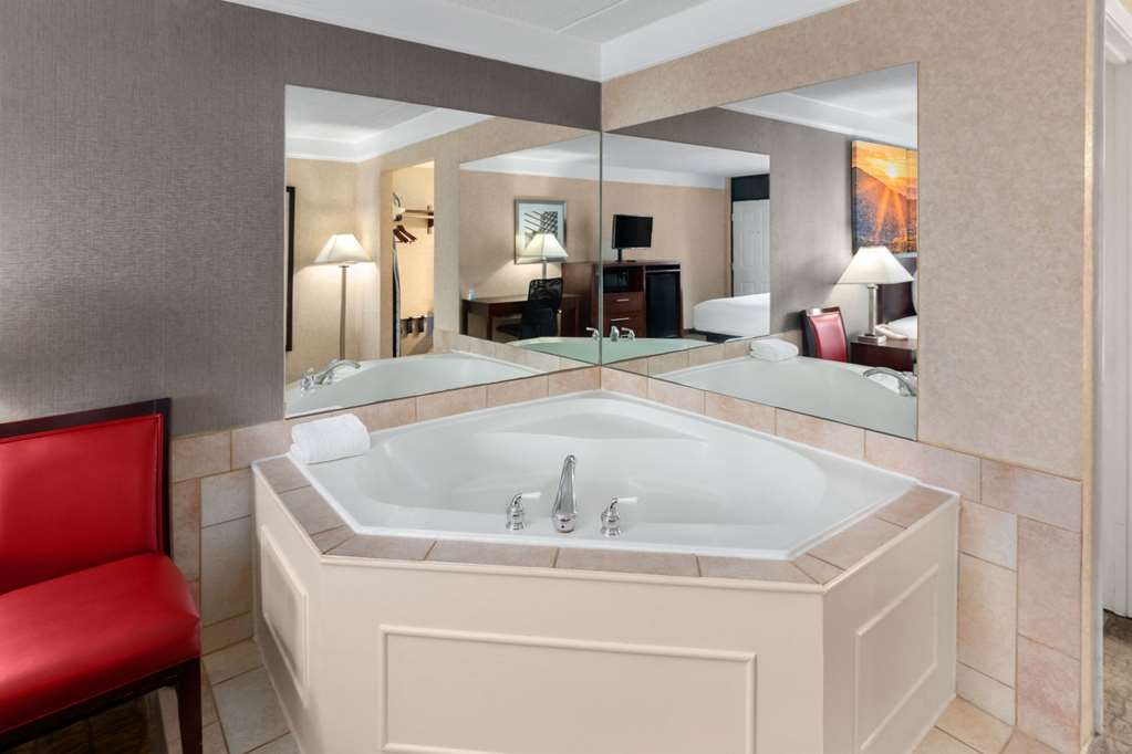 Days Inn by Wyndham Columbia Kentucky - photo 11