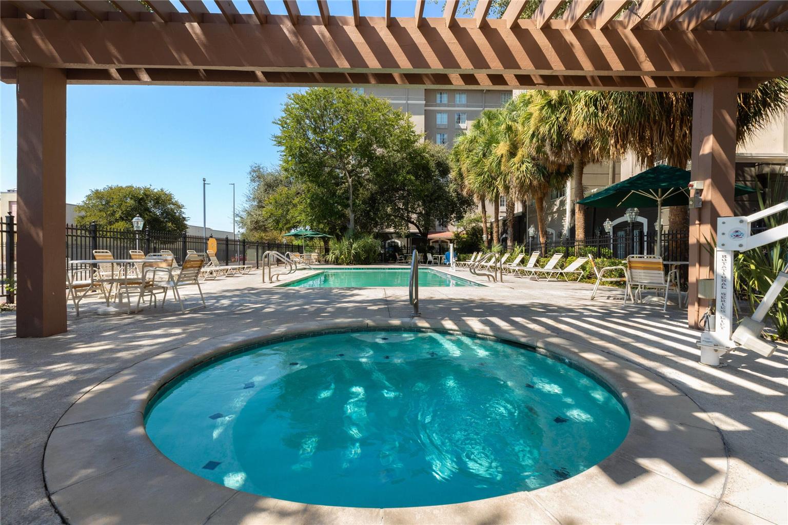 La Quinta Inn & Suites by Wyndham San Antonio Airport - photo 7
