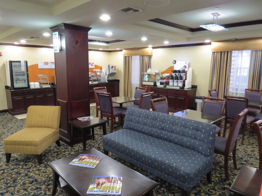 Holiday Inn Express & Suites Pampa by IHG - photo 57