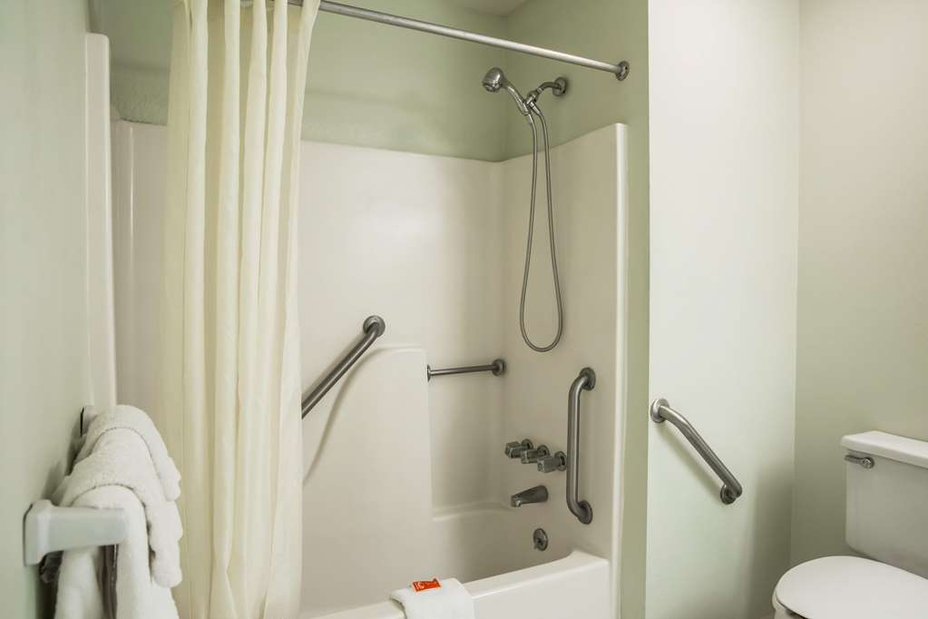 Econo Lodge Crystal Coast - photo 15