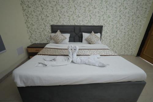 Hotel Mukund Dham Near Mathura Railway Station in Mathura, India