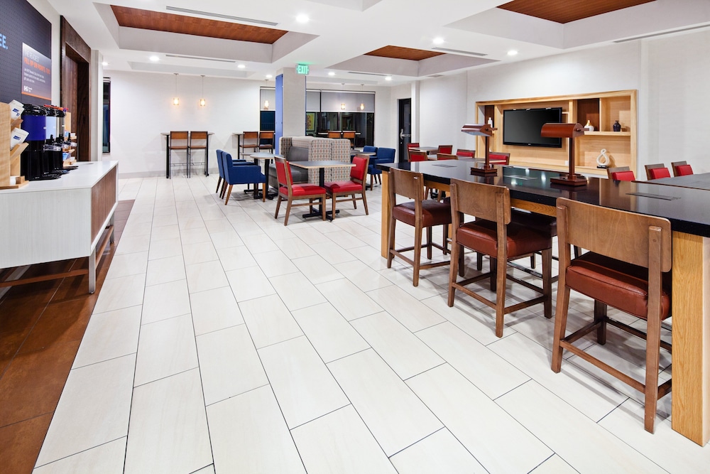 Holiday Inn Express & Suites Clovis Fresno Area by IHG - photo 20