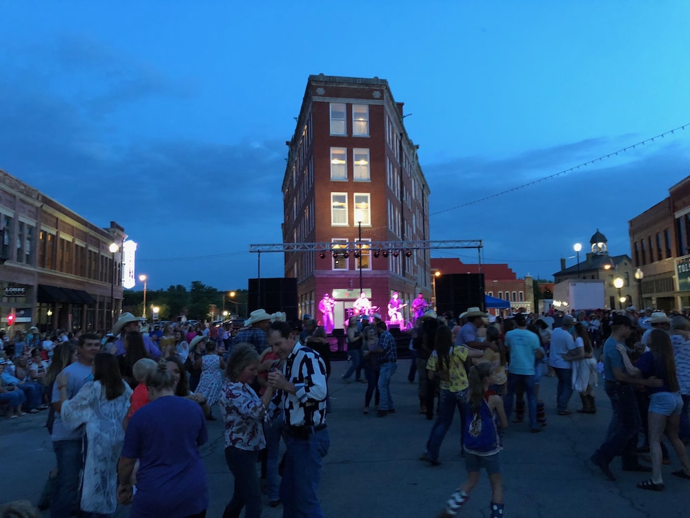 Frontier Hotel Pawhuska - photo 29