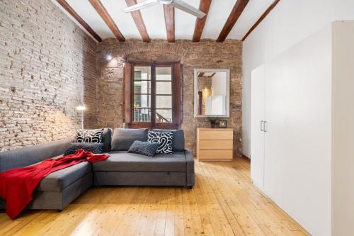 Stylish 2 bedroom Apartment In El Born — 4-Star Luxury Hotel in Barcelona, Spain