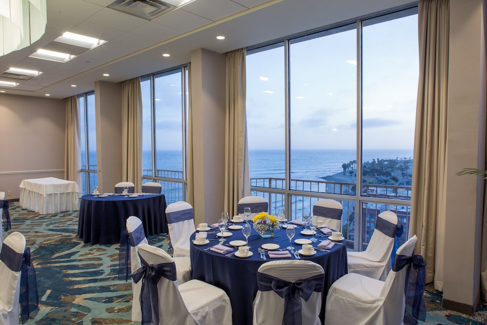 Crowne Plaza Ventura Beach by IHG - photo 92