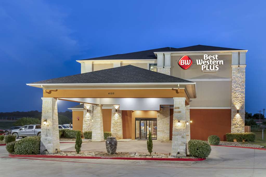 Best Western Plus Longhorn Inn & Suites - photo 10