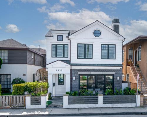 1225 W Balboa Blvd A in Newport Beach, United States