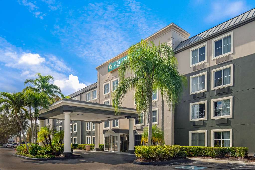 La Quinta Inn & Suites by Wyndham Naples East - photo 3