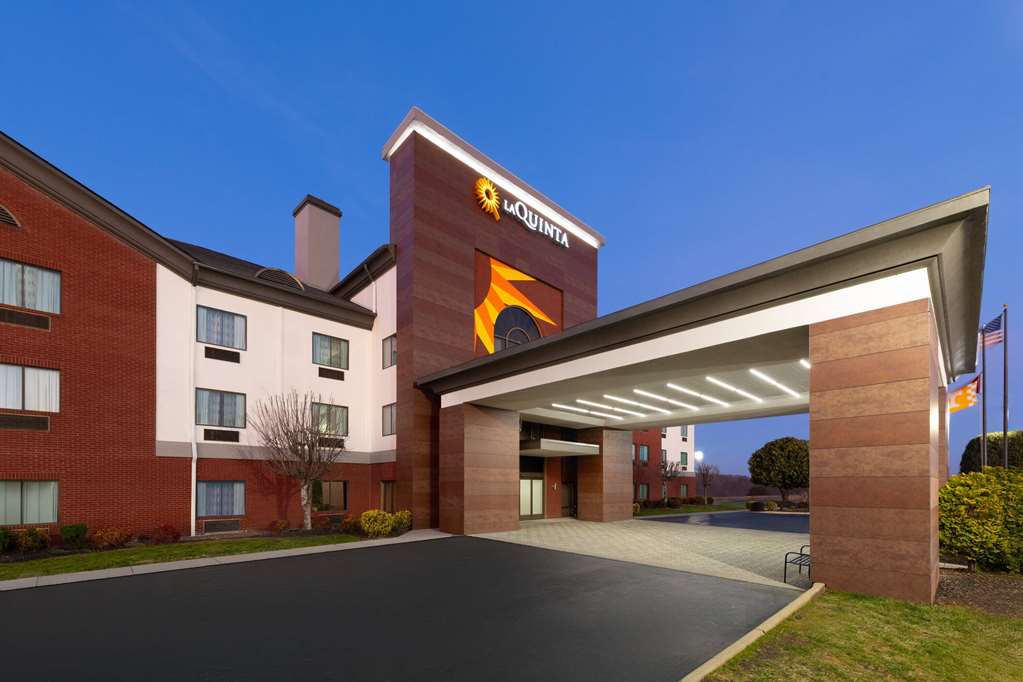 La Quinta Inn & Suites by Wyndham Loudon - photo 12