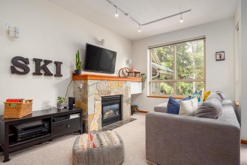 2BR in Symphony Dog Friendly Hot Tub Private Balconies Village Location Parking — 4-Star Luxury Hotel in Whistler, Canada