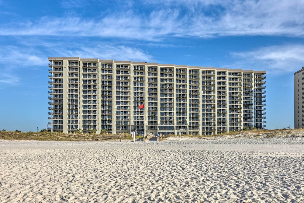 Coastal Orange Beach Condo: Resort Beach Access in Orange Beach, United States
