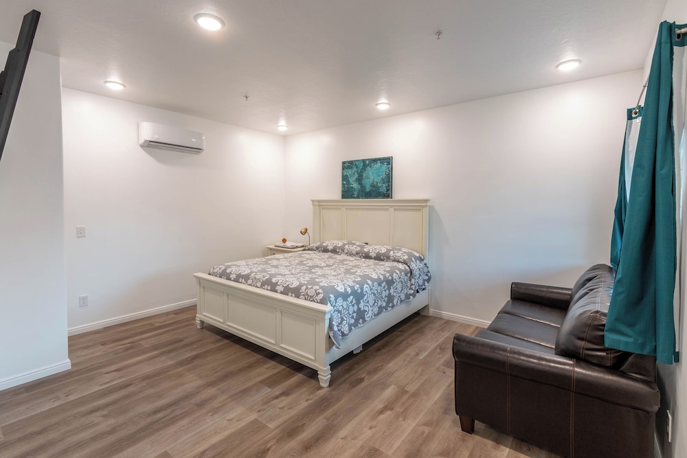 Hurricane Hideaway Lodging - photo 13