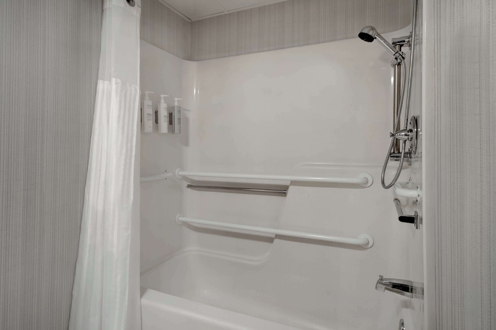 Spark by Hilton Rochester University Area - photo 32