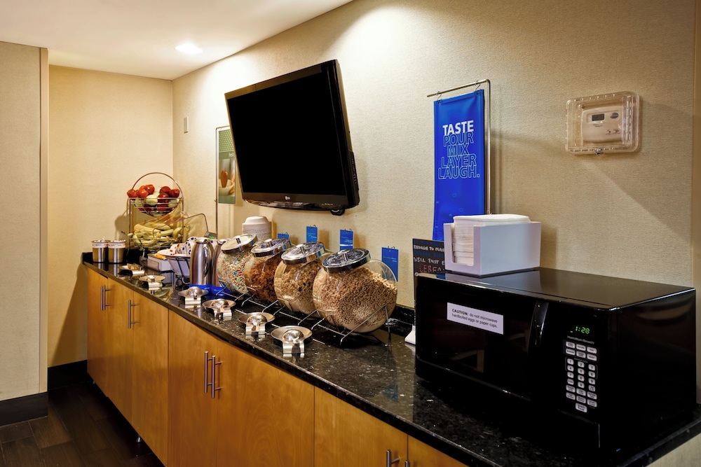 Hampton Inn Louisville North Clarksville - photo 31