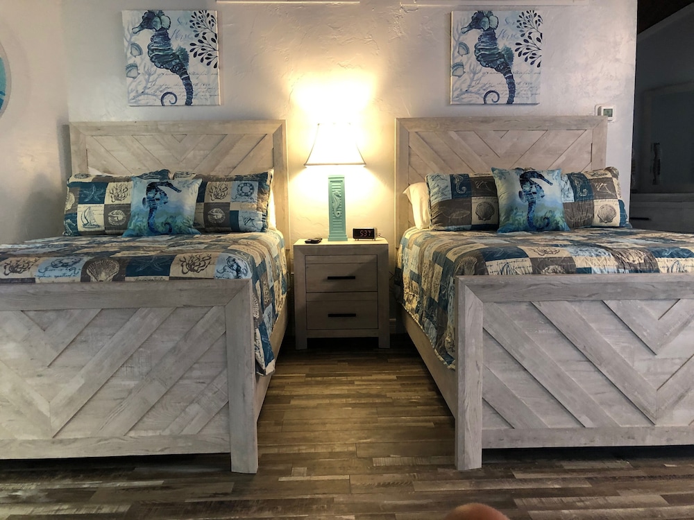 Kon Tiki Inn - photo 20