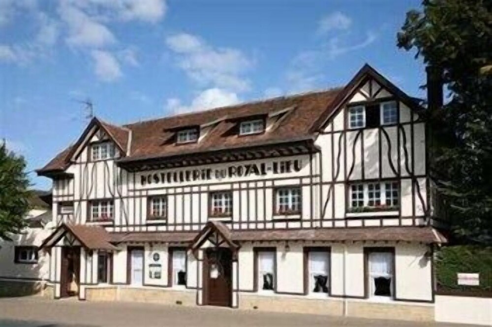 Hostellerie Du Royal Lieu in Compiegne, France