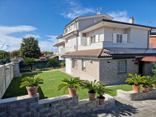 Castelbarco House A — 4-Star Luxury Hotel in Rome, Italy