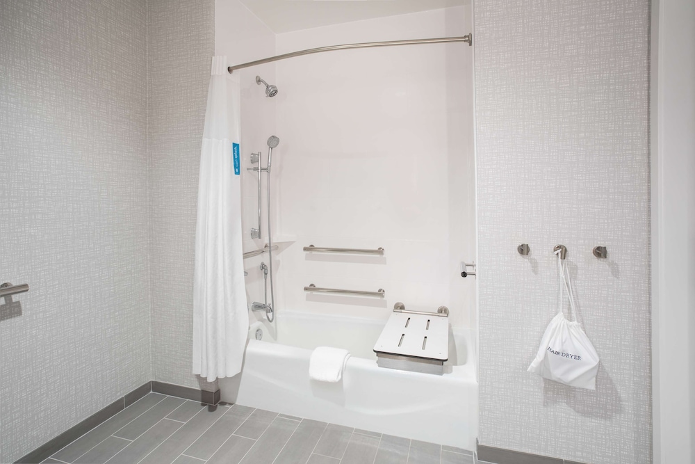 Hampton Inn & Suites Watsonville - photo 34