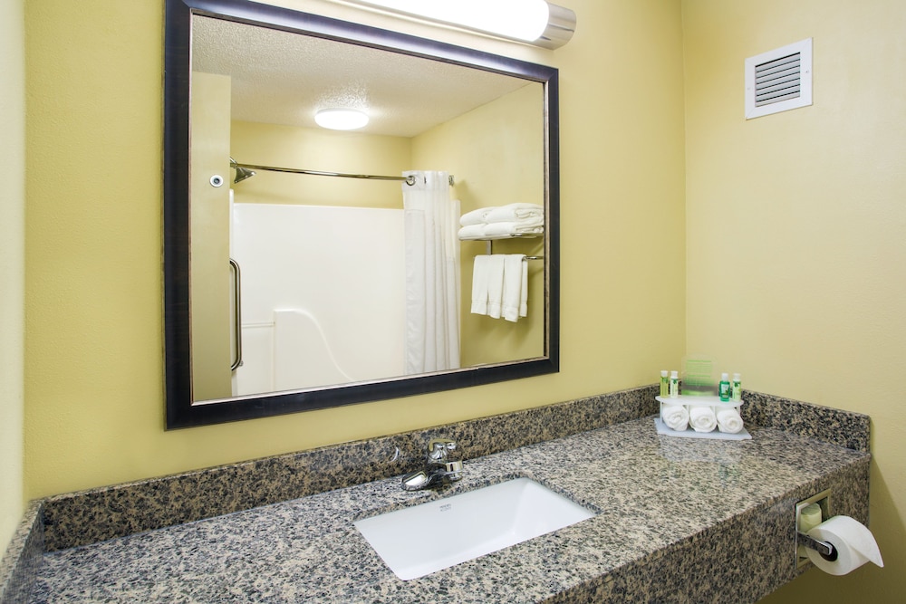 Holiday Inn Express & Suites Martinsville by IHG - photo 9