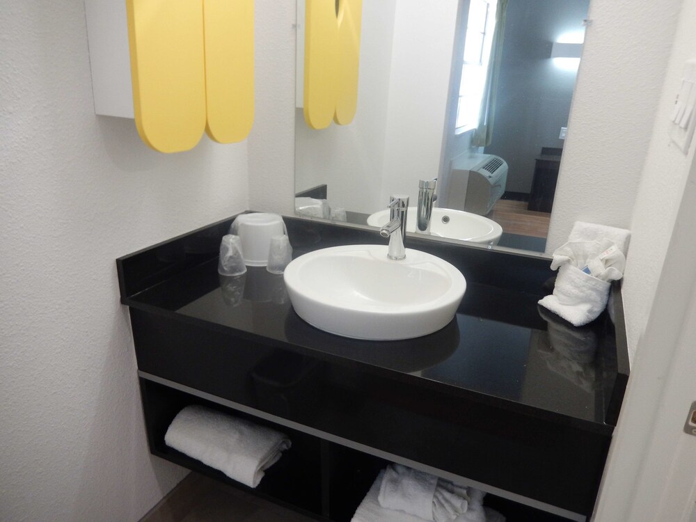Studio 6 Houston TX Intercontinental Airport South - photo 20