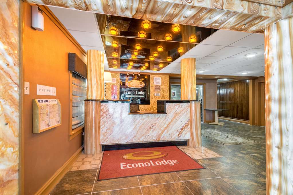 Econo Lodge Rutland City near Hwy 7 - photo 6