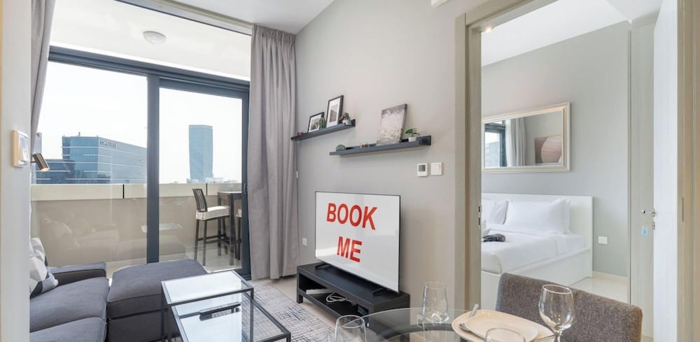 Stylish 1 bedroom Apartment With Stunning Canal Views at Business Bay — 4-Star Luxury Hotel in Dubai, United Arab Emirates
