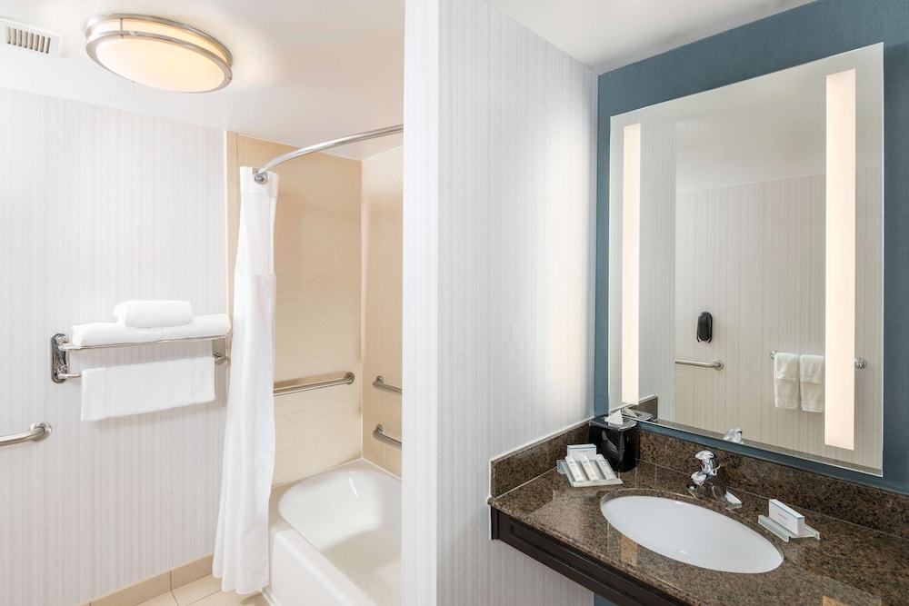 Hilton Garden Inn Silver Spring White Oak - photo 16