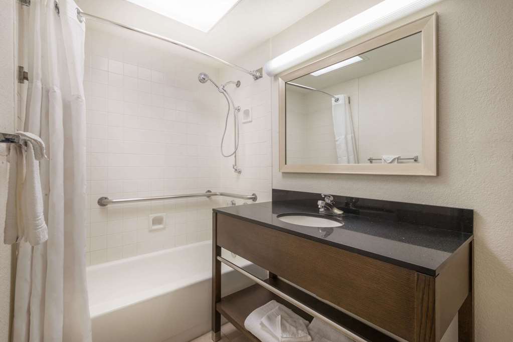 Ramada by Wyndham Albuquerque Airport - photo 17