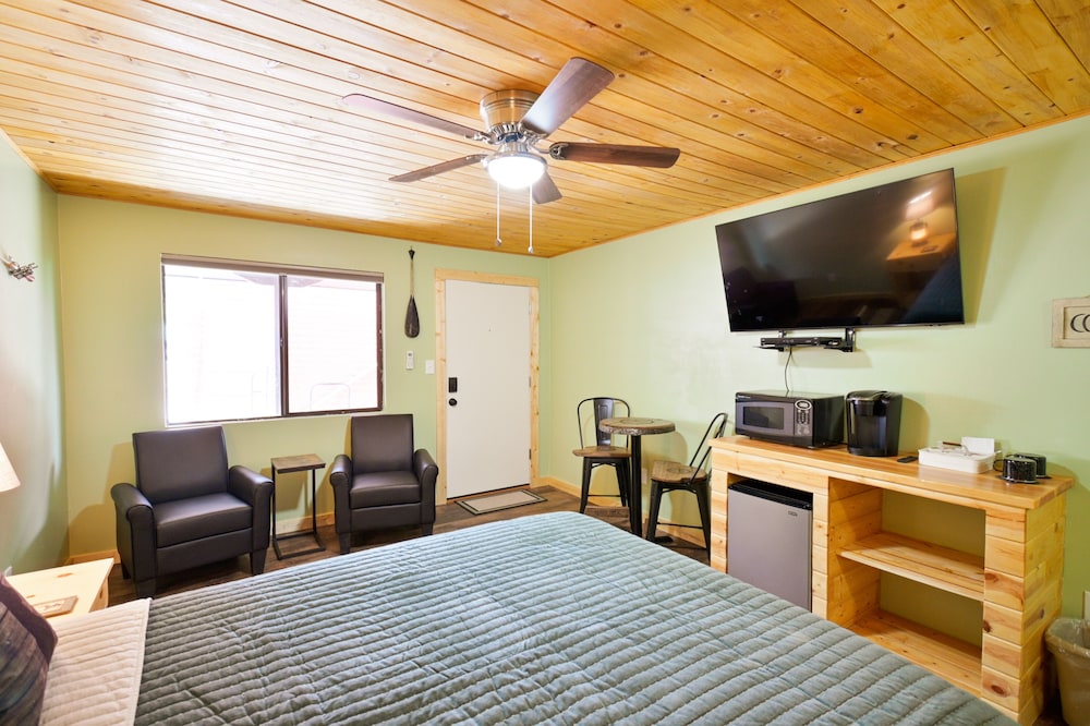 Rusty Buck Inn - photo 3