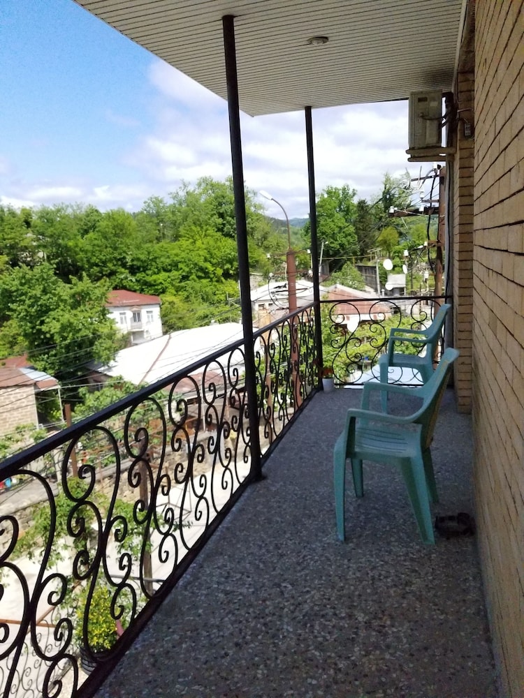 Green flower hotel - carbon neutral hotel in Kutaisi